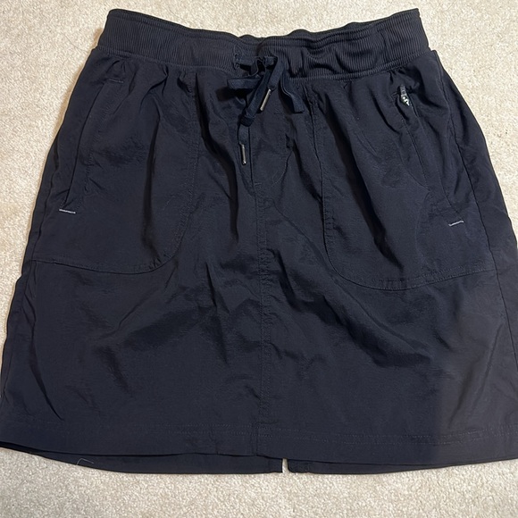 L.L. Bean Skort Skirt Black Nylon Blend Outdoor NWT Women's Small - Picture 2 of 6